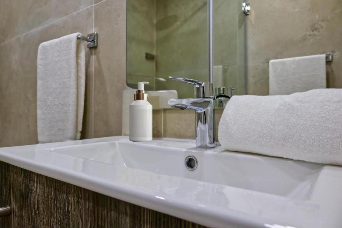Here Will Have A Wonderful & Memorable Stay!